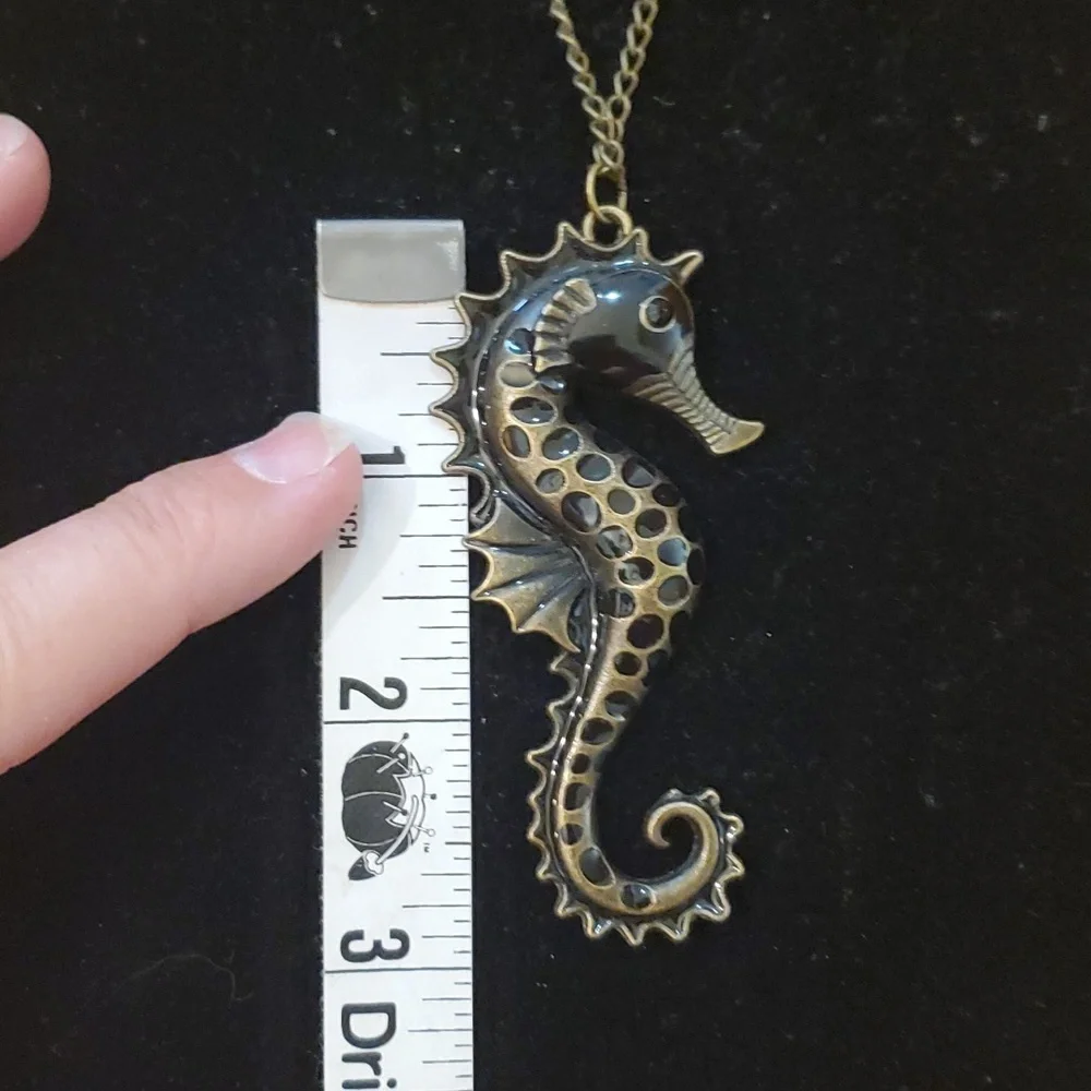 Long Chain Metal Seahorse Necklace‎